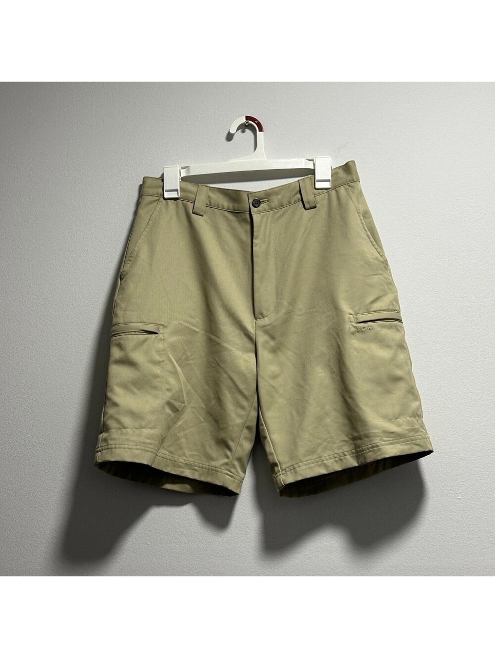 IZOD Golf Mens XFG Shorts Khaki Performance Zipper Pockets Waist 33 Moisture Wic